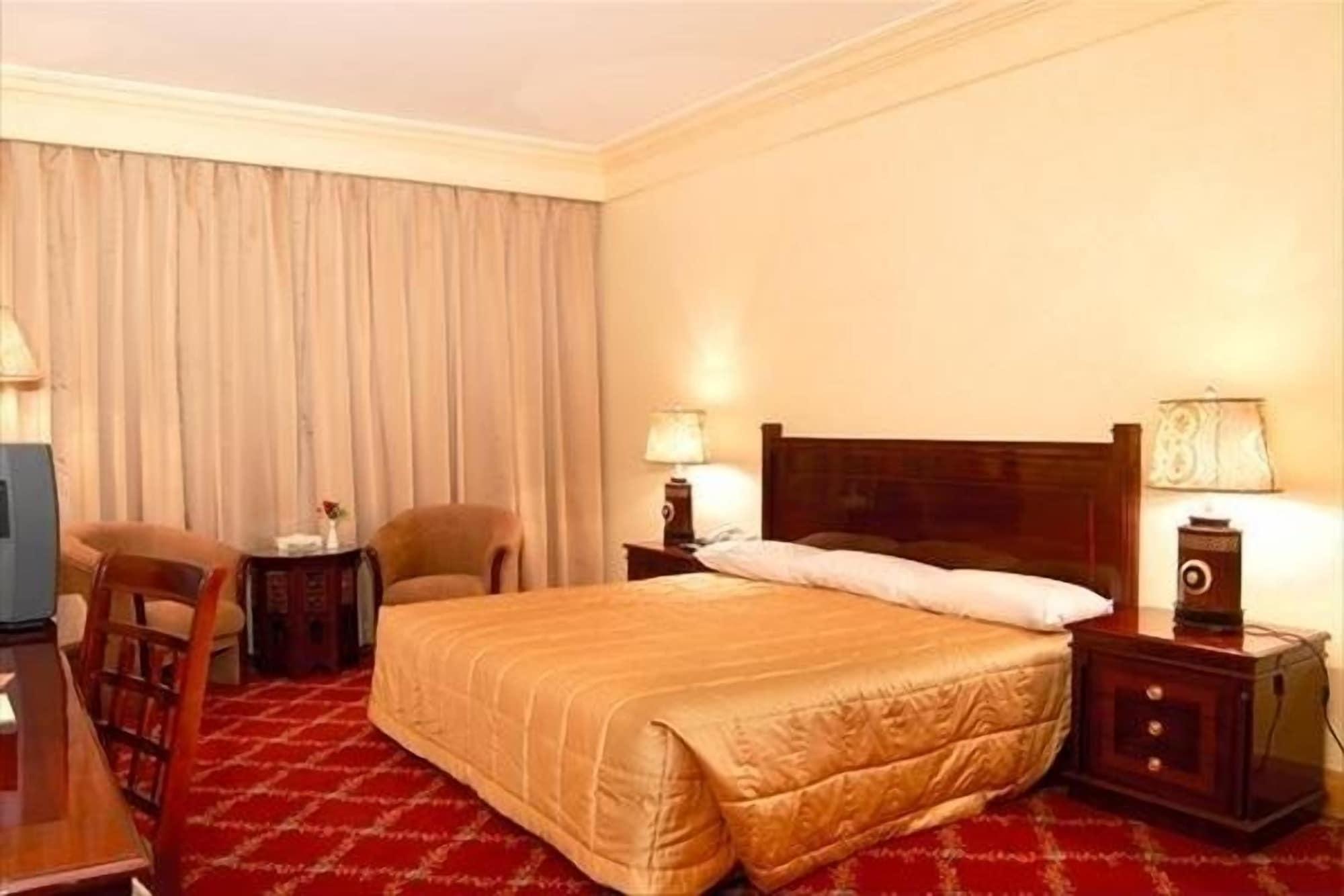 Dar Aleiman Al Haram Hotel Medina Ngoại thất bức ảnh A bedroom at the hotel